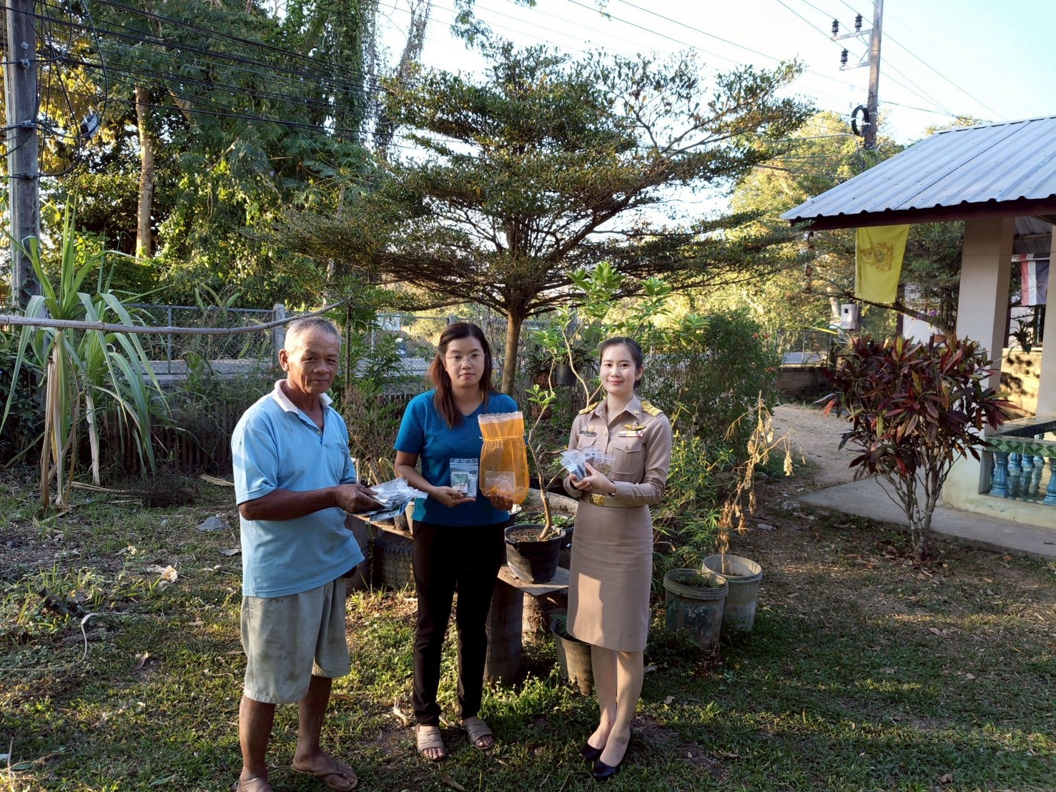 ✨พช.วังเหนือ : ลงพื้นที่ติดตามครัวเรือนที่มีรายได้เฉลี่ยไม่เกิน 45,000 บาทต่อคนต่อปี ตามข้อมูลความจำเป็นพื้นฐาน (จปฐ.)